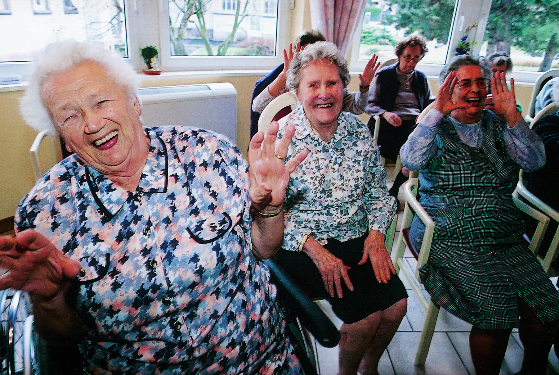 laughter-yoga-great-for-seniors-wellbeing-in-care